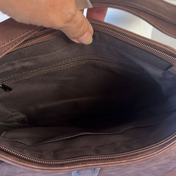 Celela Vegan Leather Cross Body Bag with Adjustable Strap ~ Classic Design - Picture 7 of 10